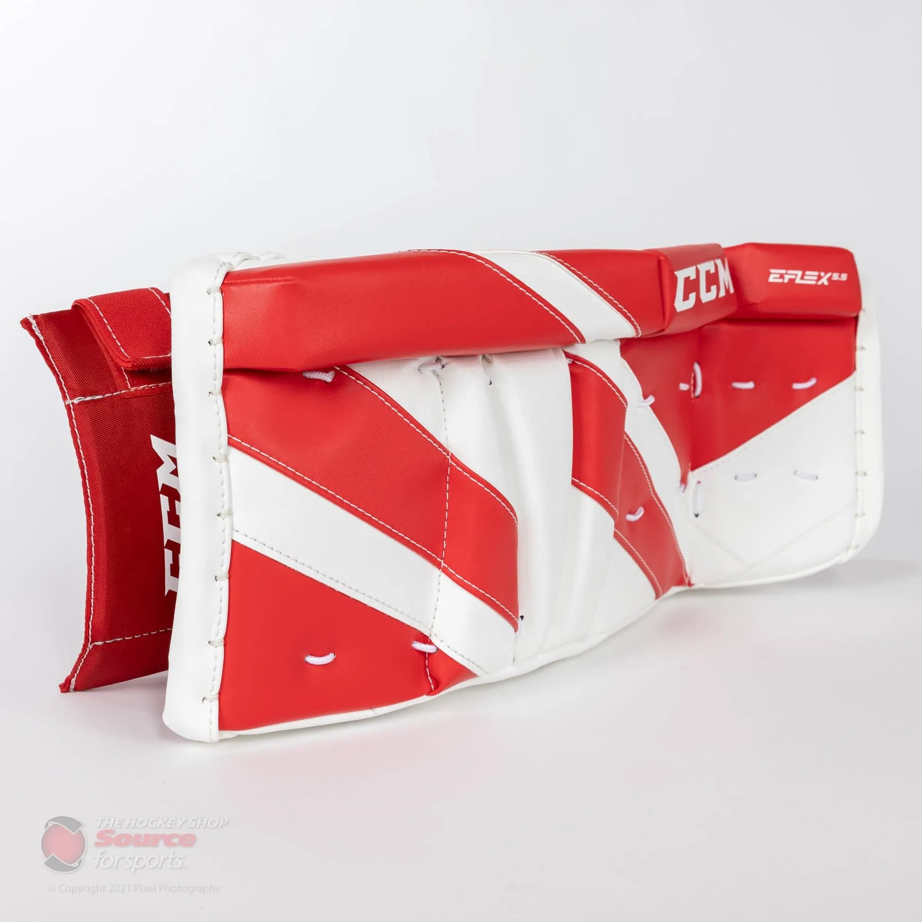 CCM Extreme Flex E5.5 Youth Goalie Leg Pads