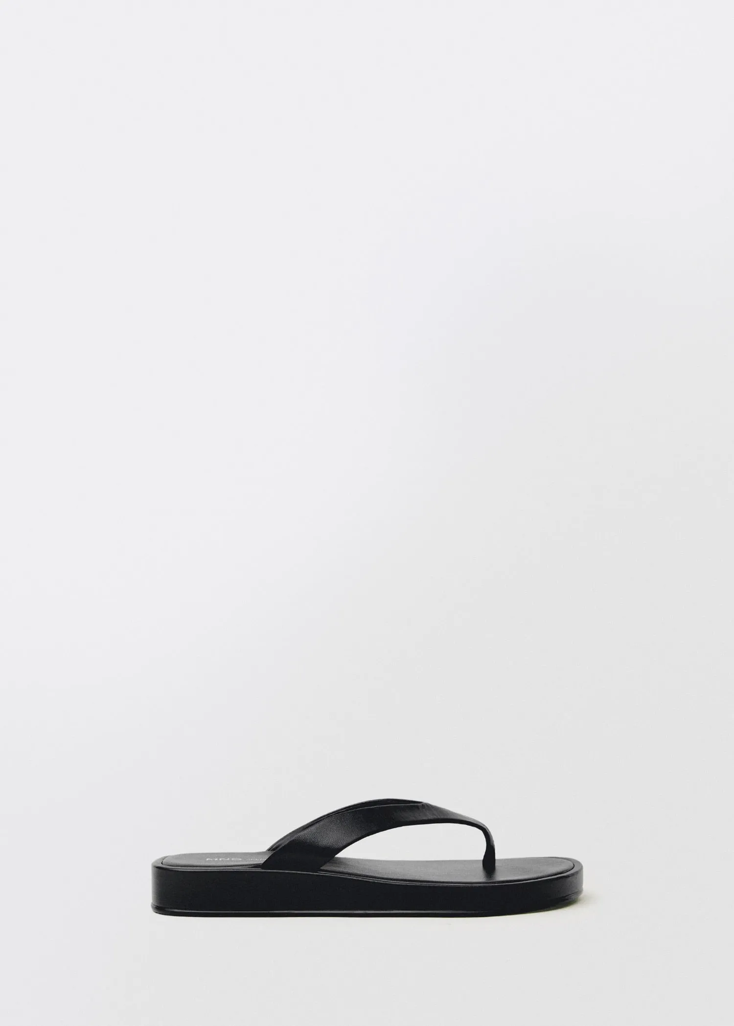 Leather straps sandals