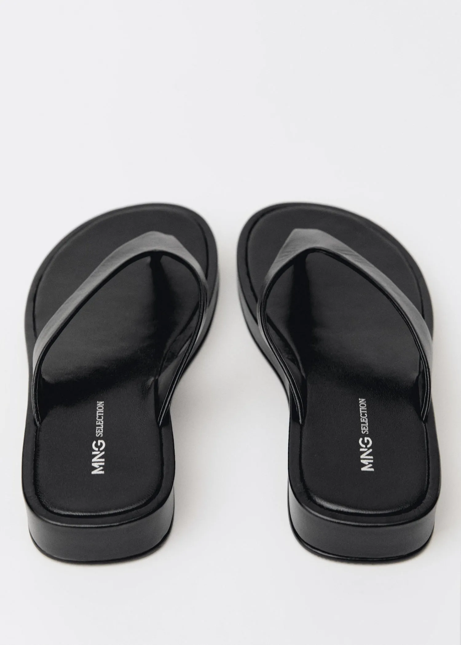 Leather straps sandals
