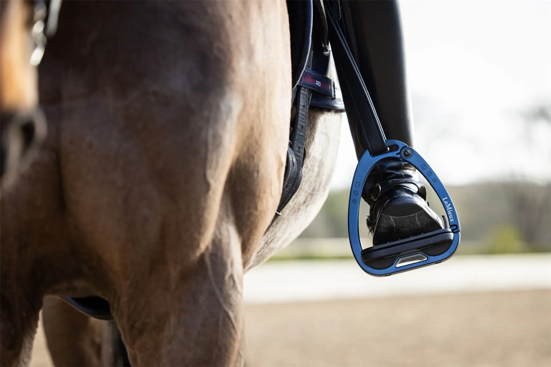 LeMieux Vector Balance Stirrup
