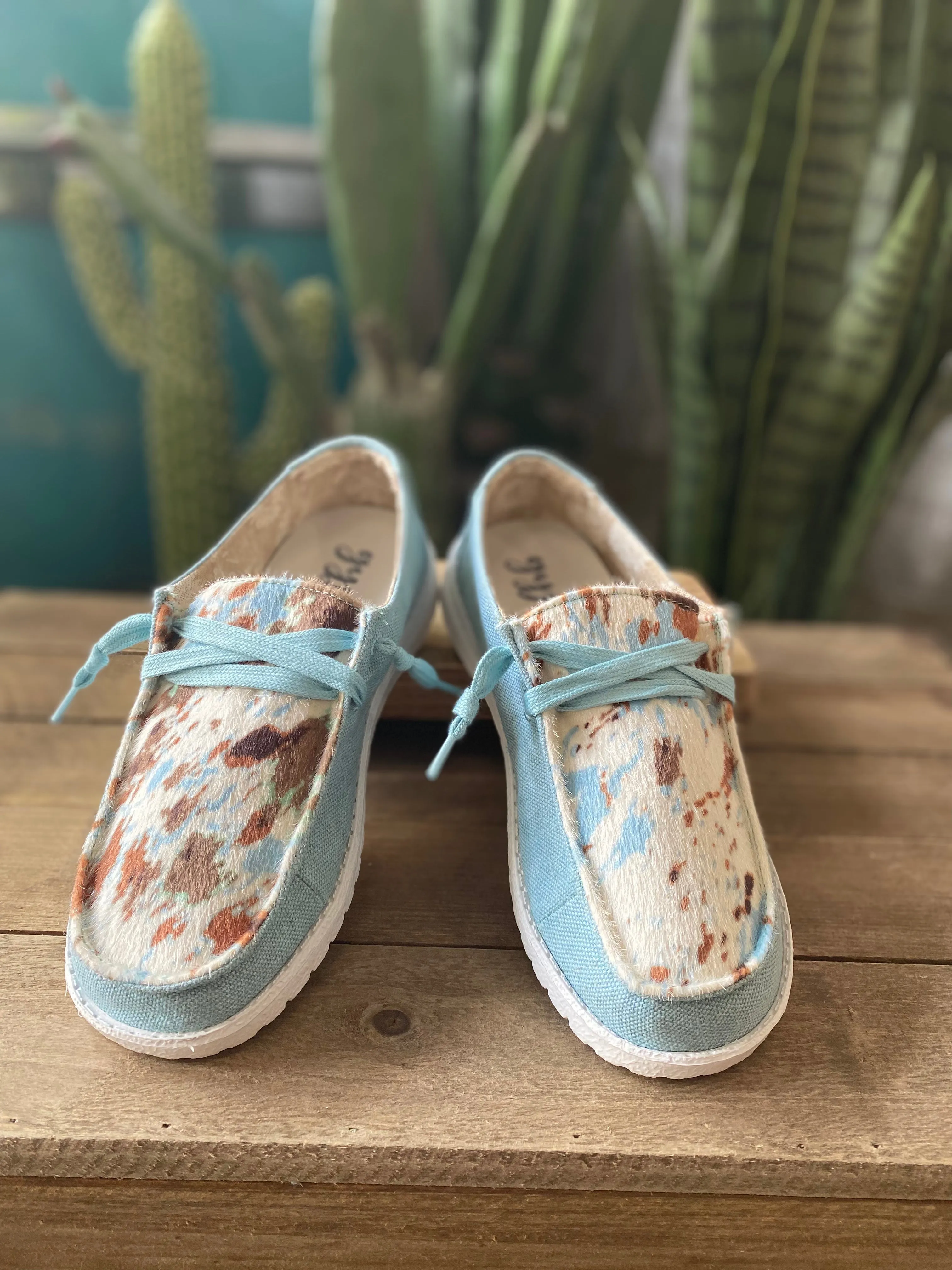 Mooma Turquoise and Cowhide Gypsy Jazz Slides