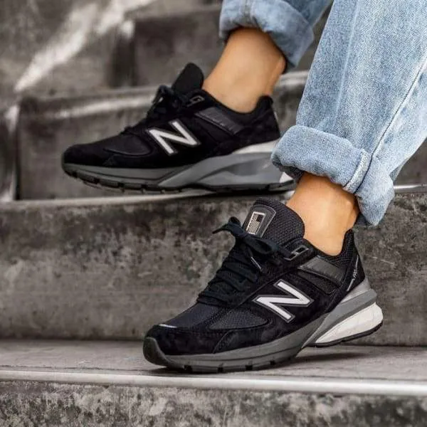 NEW BALANCE W990v5 Black with Silver