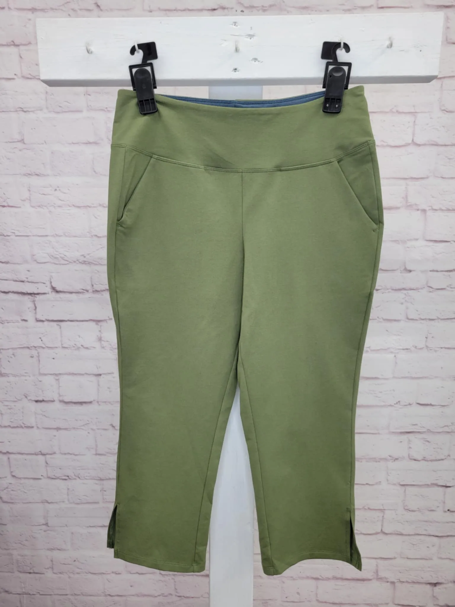 OLIVE A648210 Women with Control Tummy Control Petite Knit Crop Pants (MULTIPLE SIZES AVAILABLE)