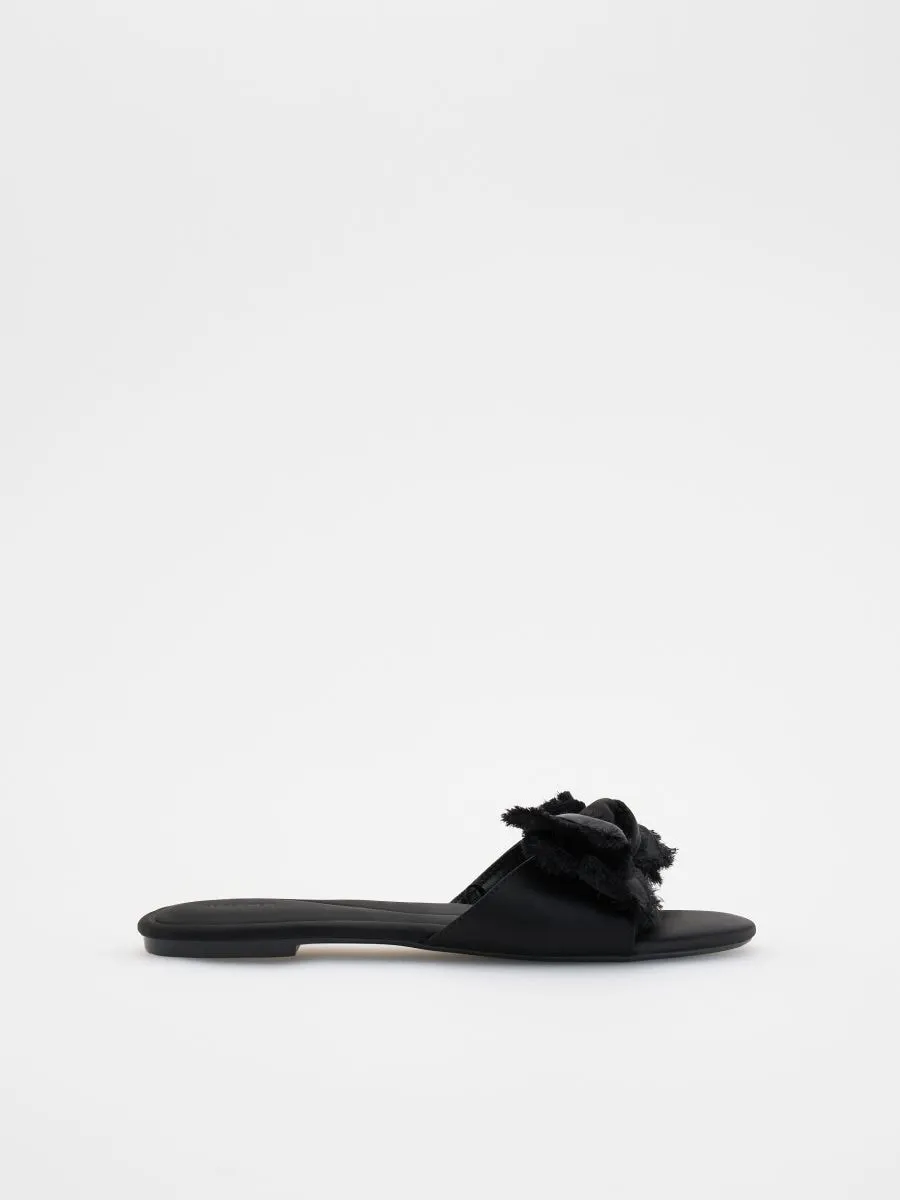 Sliders with bow detail