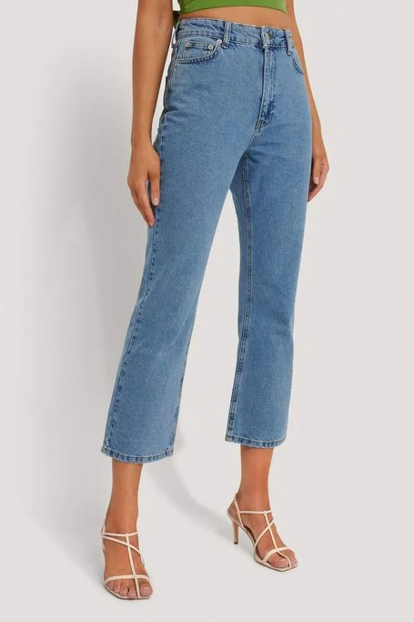 Straight Fit Mid-Rise Clean Look Stretchable Jeans