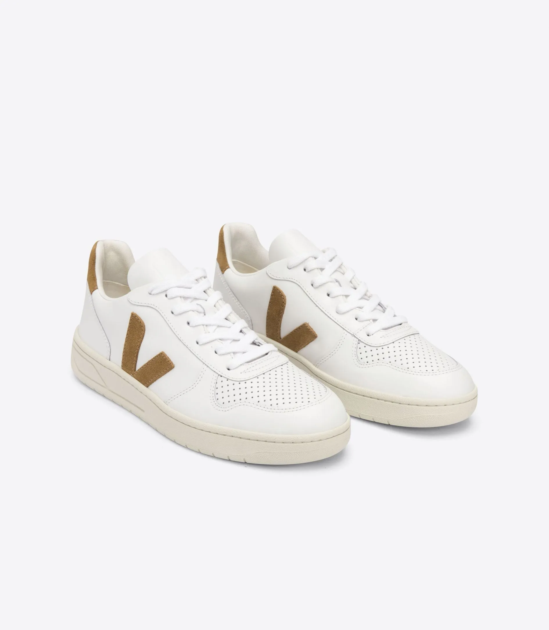 Veja V10 Leather in Extra White/Camel
